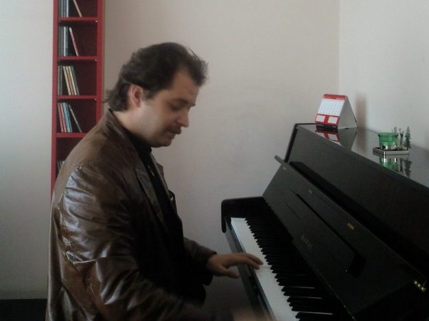 Piyanist yalnız kovboy Kovboy piyano