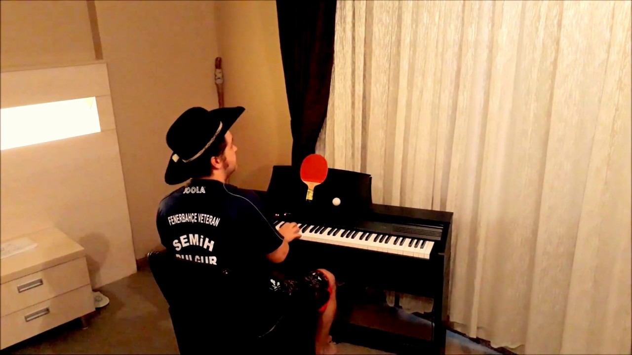 Playing piano difficult Piyan çalmak