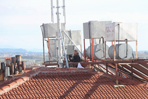 baz istasyonu çatıda