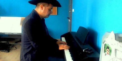 Piyano Çalarken Semih Bulgur