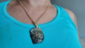 fuksit-dogal-tas-kolye