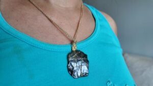 Doğal taş Tasarım Fuksit Kolye